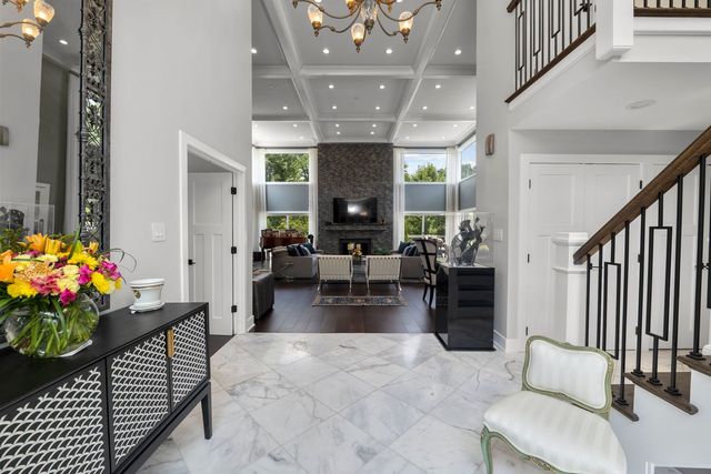 620 W Old Elm Road, Lake Forest, IL 60045