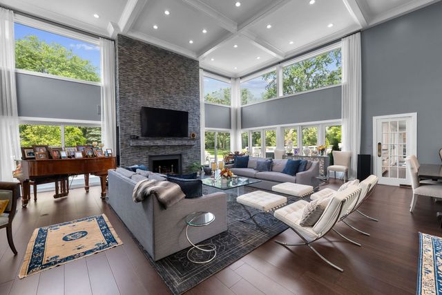 620 W Old Elm Road, Lake Forest, IL 60045