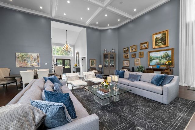 620 W Old Elm Road, Lake Forest, IL 60045