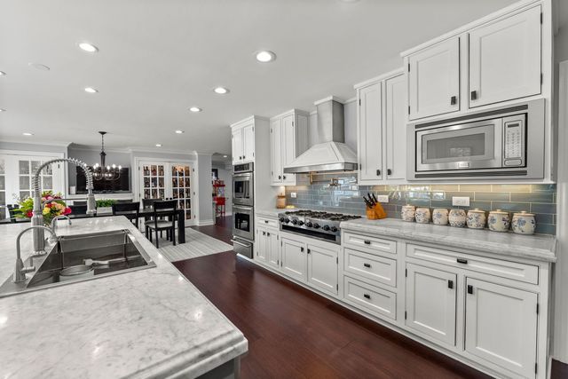 620 W Old Elm Road, Lake Forest, IL 60045