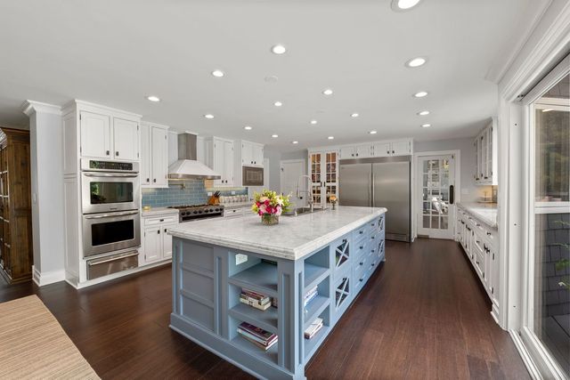 620 W Old Elm Road, Lake Forest, IL 60045