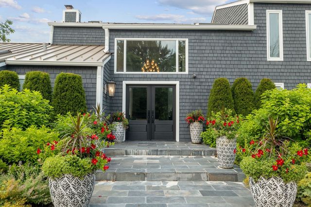 620 W Old Elm Road, Lake Forest, IL 60045