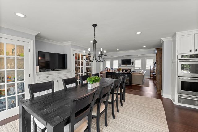 620 W Old Elm Road, Lake Forest, IL 60045