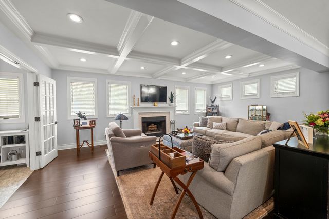 620 W Old Elm Road, Lake Forest, IL 60045