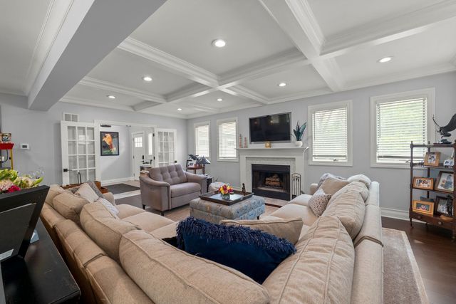 620 W Old Elm Road, Lake Forest, IL 60045