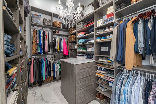 620 W Old Elm Road, Lake Forest, IL 60045