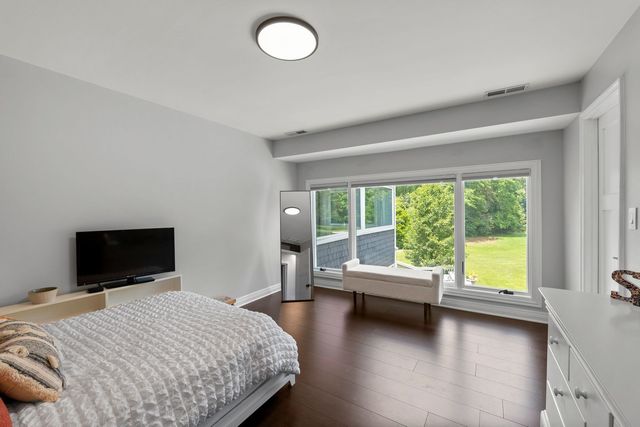 620 W Old Elm Road, Lake Forest, IL 60045