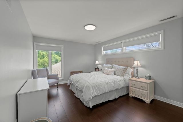 620 W Old Elm Road, Lake Forest, IL 60045