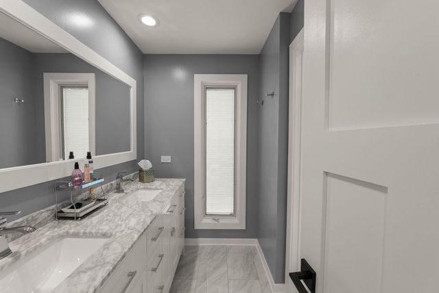 620 W Old Elm Road, Lake Forest, IL 60045