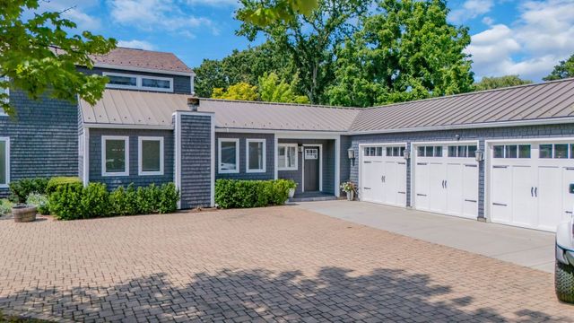 620 W Old Elm Road, Lake Forest, IL 60045