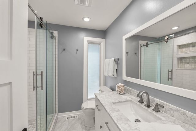 620 W Old Elm Road, Lake Forest, IL 60045