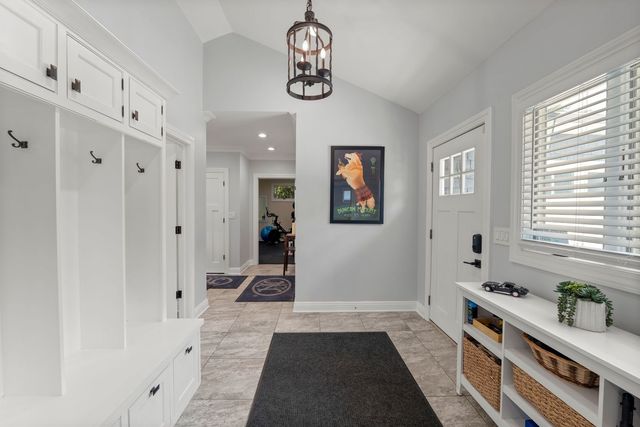 620 W Old Elm Road, Lake Forest, IL 60045