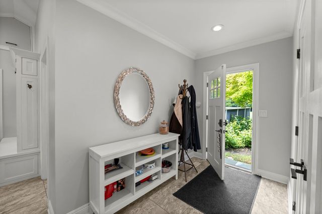 620 W Old Elm Road, Lake Forest, IL 60045