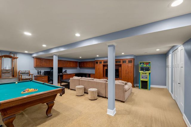 620 W Old Elm Road, Lake Forest, IL 60045