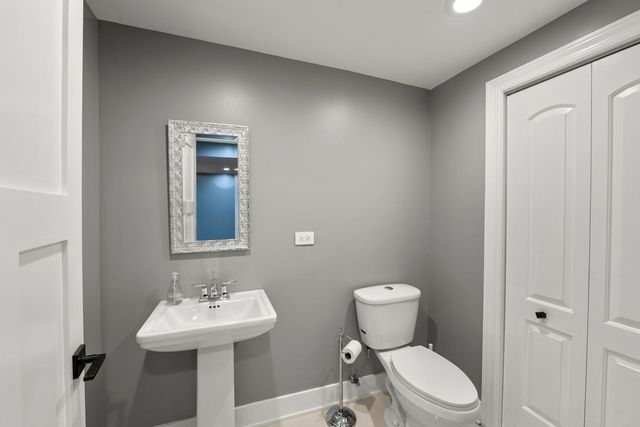 620 W Old Elm Road, Lake Forest, IL 60045