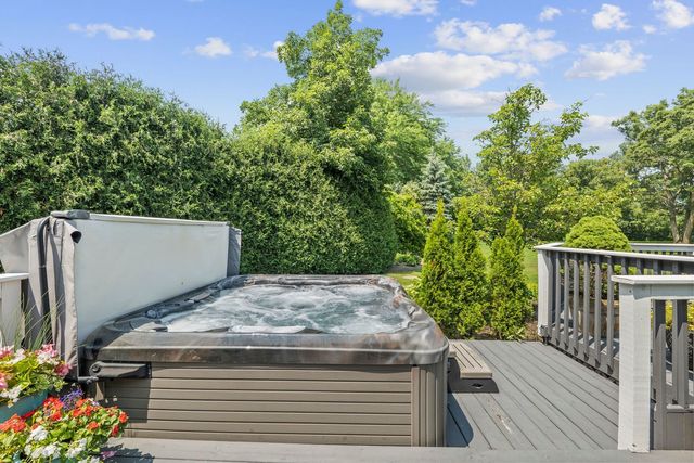 620 W Old Elm Road, Lake Forest, IL 60045