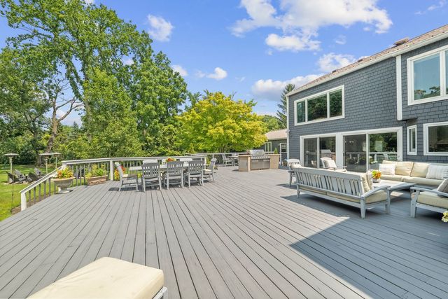 620 W Old Elm Road, Lake Forest, IL 60045