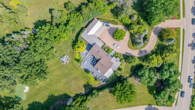 620 W Old Elm Road, Lake Forest, IL 60045