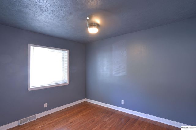 5911 S 137 Street, Omaha, NE 68137
