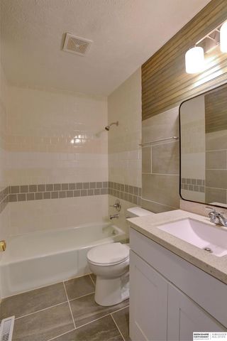 5911 S 137 Street, Omaha, NE 68137