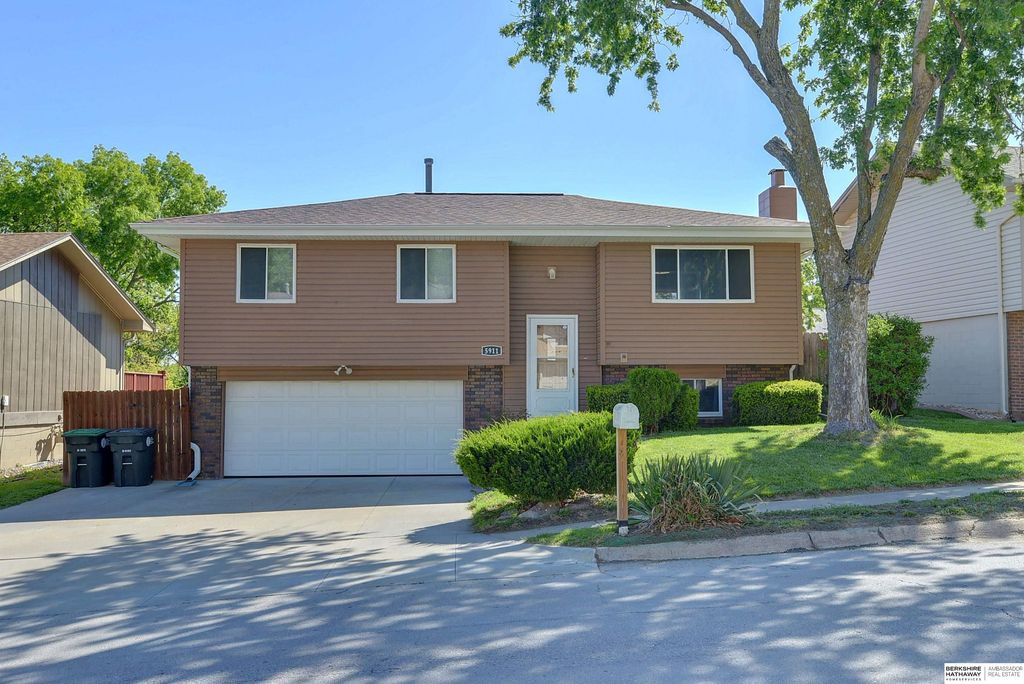 5911 S 137 Street, Omaha, NE 68137