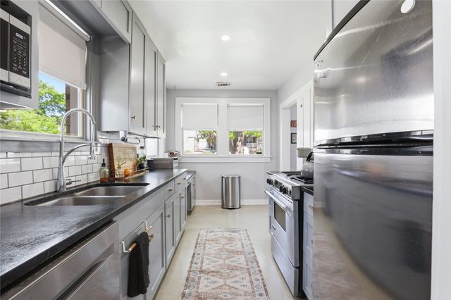 4121 Pershing Avenue, Fort Worth, TX 76107