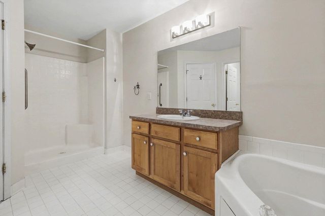 2856 Barclay Way, Ann Arbor, MI 48105