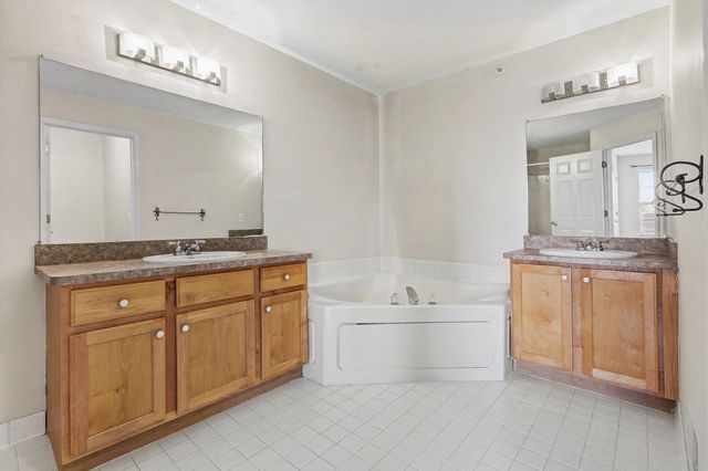 2856 Barclay Way, Ann Arbor, MI 48105