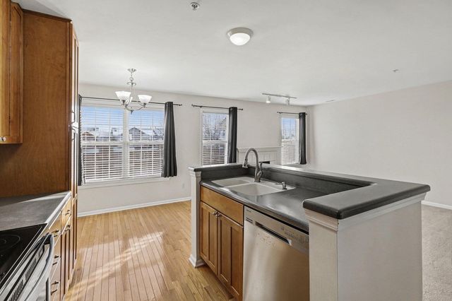 2856 Barclay Way, Ann Arbor, MI 48105