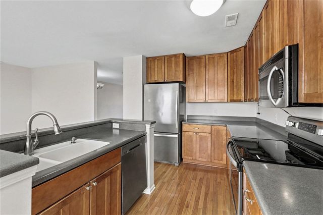 2856 Barclay Way, Ann Arbor, MI 48105