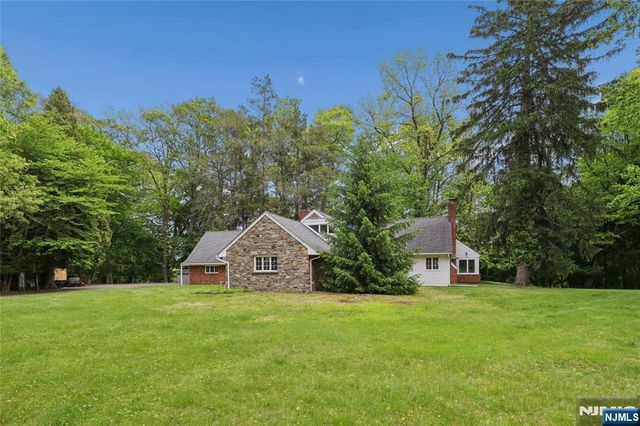 25 Carnot Avenue, Woodcliff Lake, NJ 07677