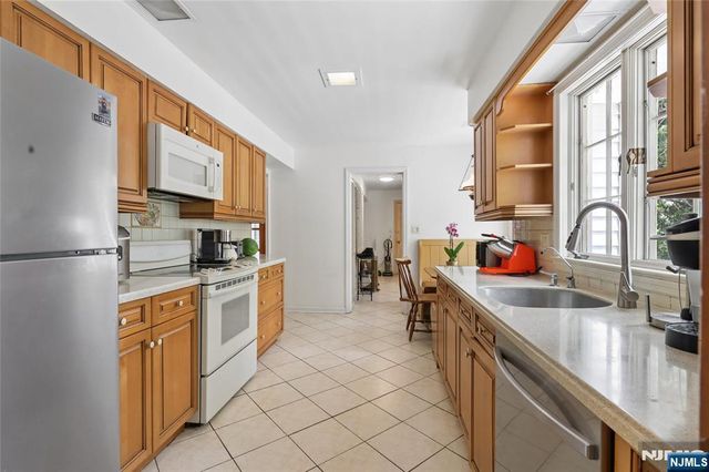 25 Carnot Avenue, Woodcliff Lake, NJ 07677