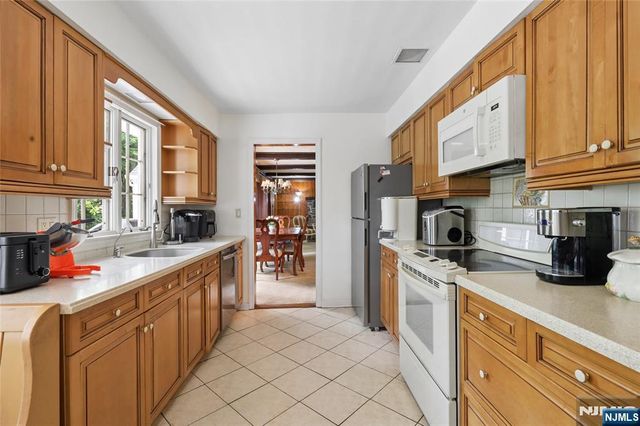 25 Carnot Avenue, Woodcliff Lake, NJ 07677