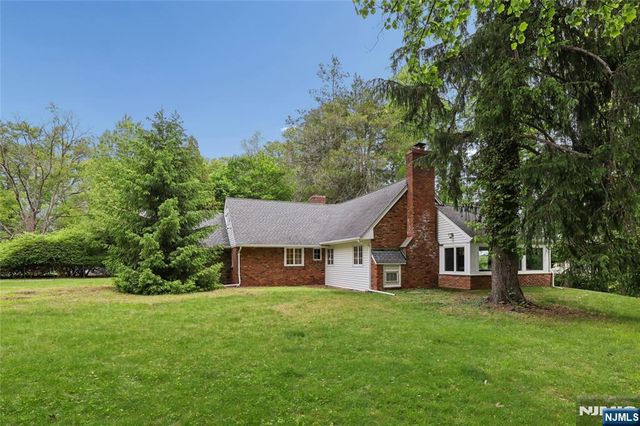 25 Carnot Avenue, Woodcliff Lake, NJ 07677