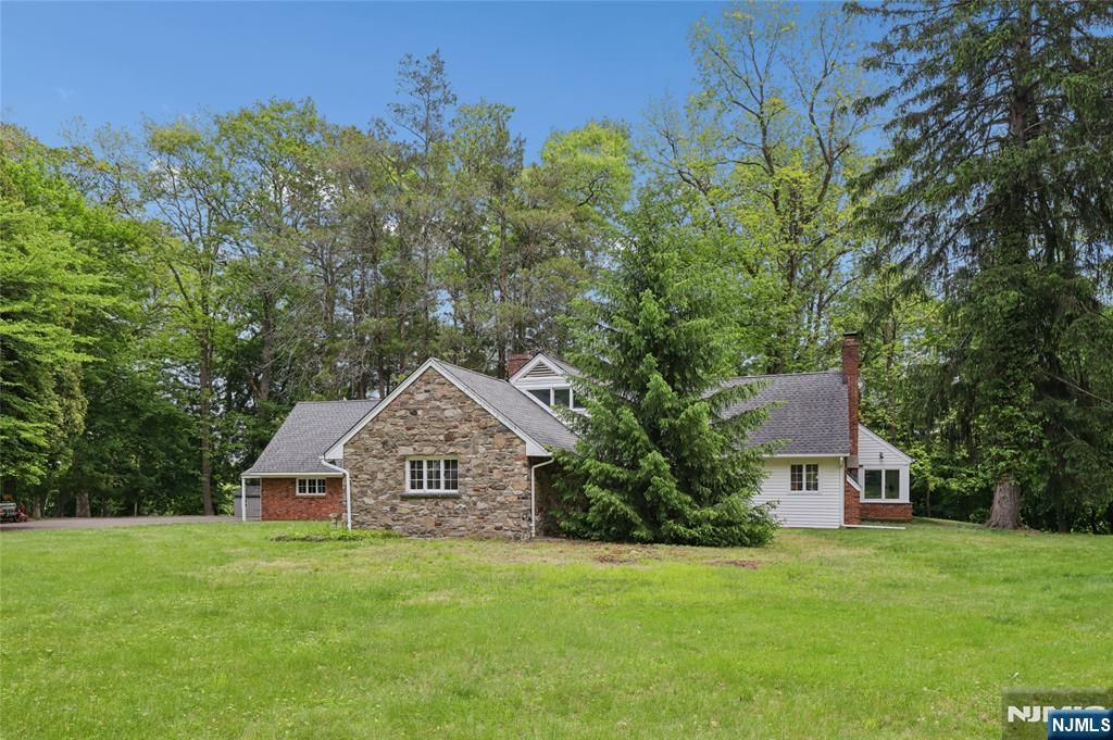 25 Carnot Avenue, Woodcliff Lake, NJ 07677