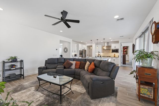 1540 W DESERT SPOON Drive, San Tan Valley, AZ 85140