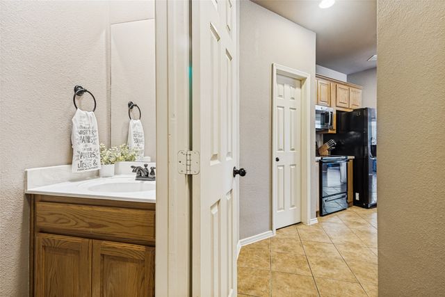 1 Pleasant Valley, Sanger, TX 76266