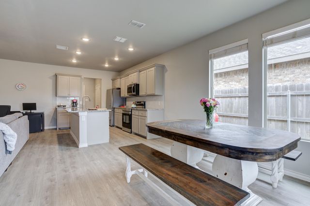 7727 96th Street, Lubbock, TX 79424