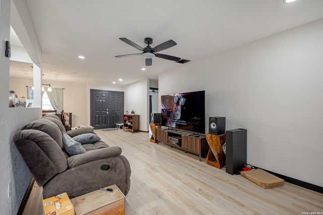 2310 Oriley, San Antonio, TX 78251