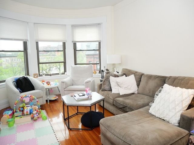 1390 Beacon 11, Brookline, MA 02446