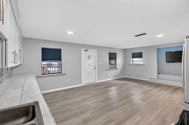 6220 W THORPE STREET, Tampa, FL 33611