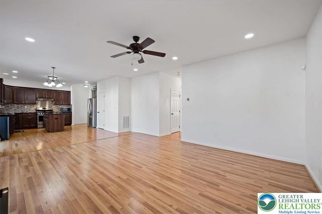 17 Stonecreek Court, Palmer Twp, PA 18045