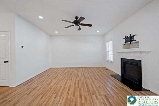 17 Stonecreek Court, Palmer Twp, PA 18045