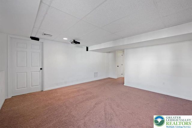 17 Stonecreek Court, Palmer Twp, PA 18045