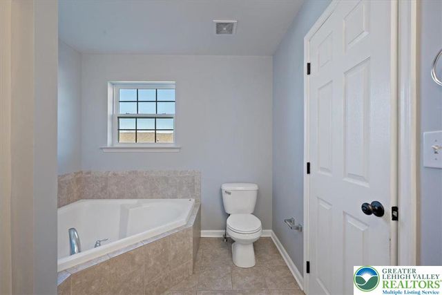 17 Stonecreek Court, Palmer Twp, PA 18045