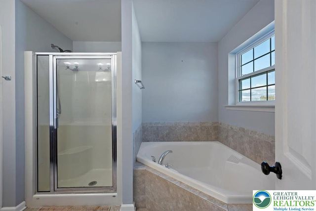 17 Stonecreek Court, Palmer Twp, PA 18045