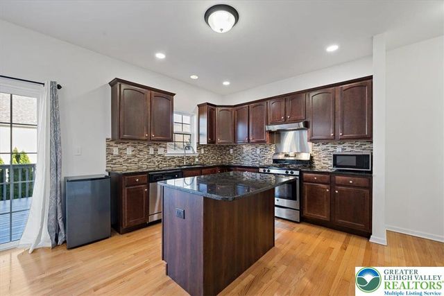 17 Stonecreek Court, Palmer Twp, PA 18045