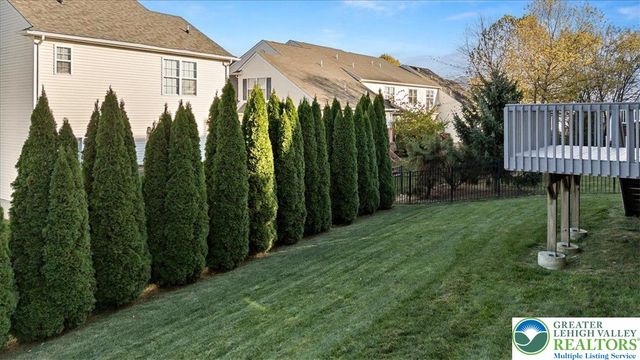 17 Stonecreek Court, Palmer Twp, PA 18045