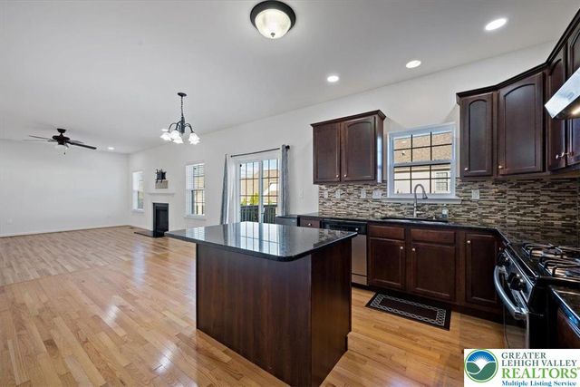 17 Stonecreek Court, Palmer Twp, PA 18045