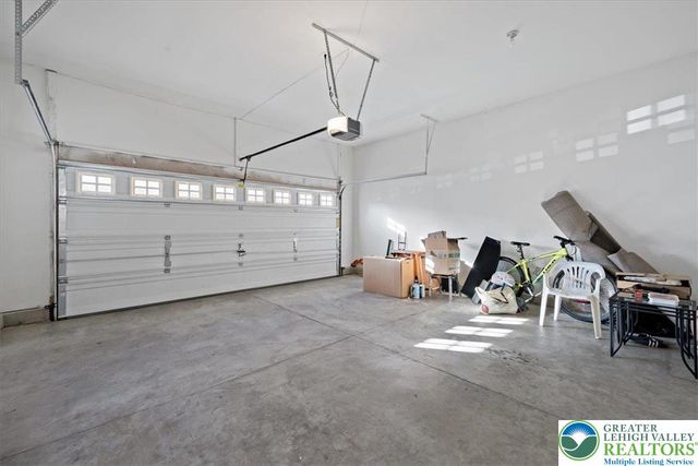 17 Stonecreek Court, Palmer Twp, PA 18045